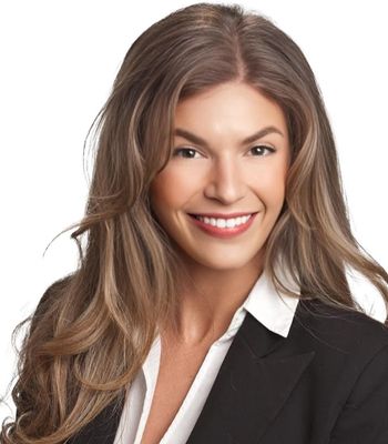 Portrait of Kirsten Ravid, REALTOR®.
